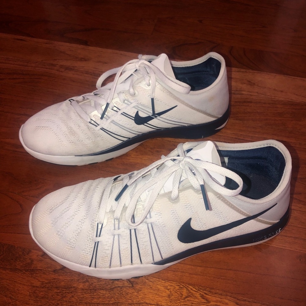Nike Frees TR6 Size 7.5 used- great condition!!!!